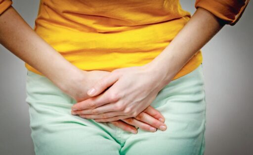 Douleur pelvienne, symptômes gynécologiques, troubles gynécologiques, santé reproductive, mal de ventre, inconfort féminin, troubles menstruels, infection gynécologique, santé intime, bien-être féminin, problèmes de fertilité, suivi médical gynécologique.