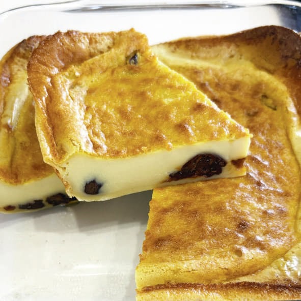 Croissant aux raisins secs, dessert gourmand, pâtisserie française, recette maison, cuisine classique, plaisirs sucrés, déjeuner sucré, gourmandise, dessert au fromage, spécialité française.