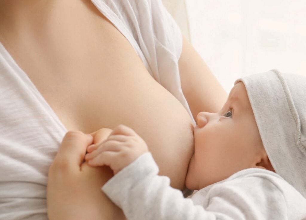 Allaitement maternel, lien mère-enfant, santé bébé, maternité, soins naturels.