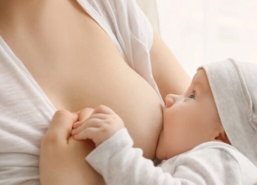 Allaitement maternel, lien mère-enfant, santé bébé, maternité, soins naturels.