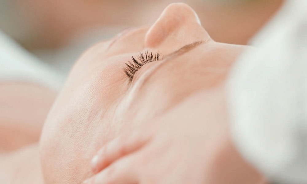 Soins du visage, esthétique, beauté, traitement peau, bien-être, Rebelle Santé, soin visage professionnel, épilation, massage facial, dermo-esthétique.